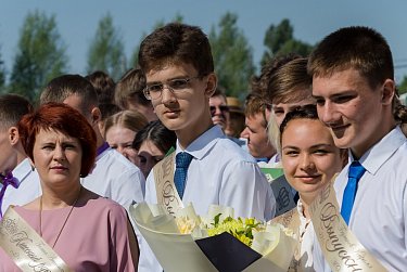 В школах Оренбуржья прозвенели Последние звонки 